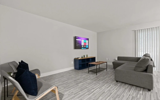 Modern 2BR 2BA Apartment With Pleasant Views