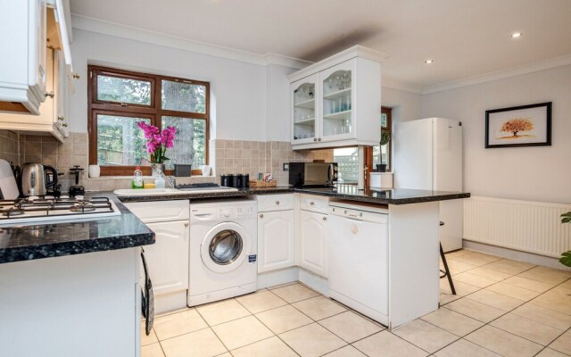 Maidenhead  Pet Friendly  4 Bed House