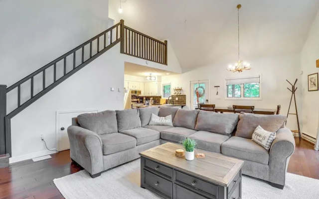 Deck, Fire Pit & Pool Access: Pennsylvania Home!