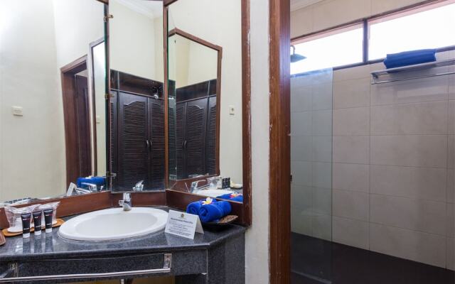 RedDoorz near Petitenget Beach