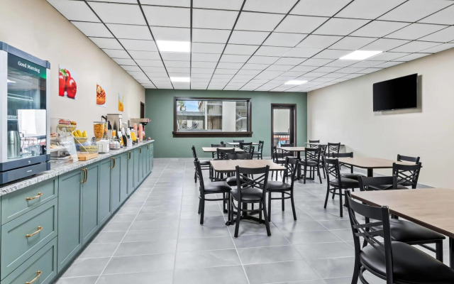 Travelodge by Wyndham New Orleans West Harvey Hotel