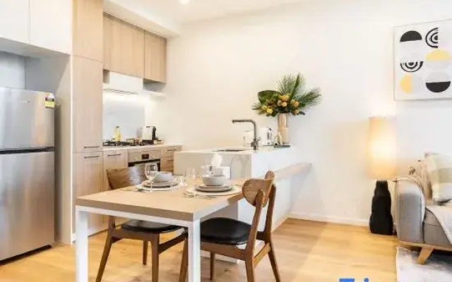 Stylish 1BR Apt in Ivanhoe with Free Parking