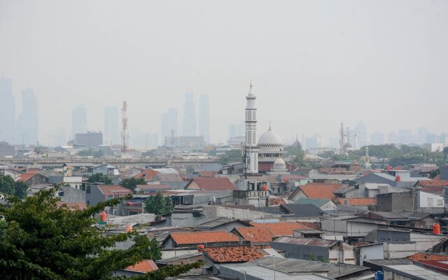 Gorgeous and Cozy 2BR at Bassura City Apartment