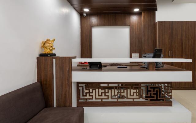 OYO 28247 Hotel SMR Palace