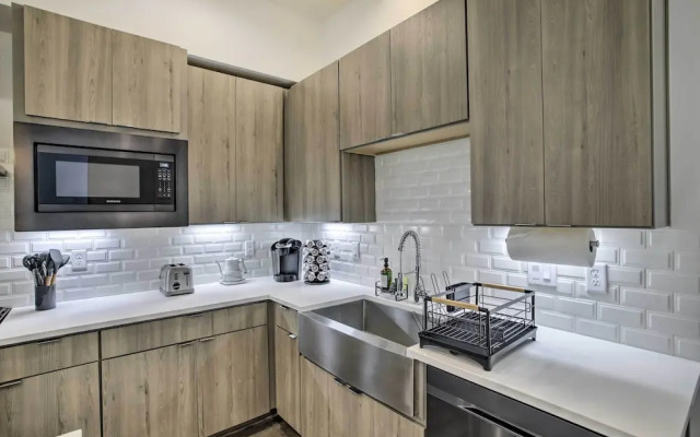 Newly-built Luxury Galleria Area Townhome!