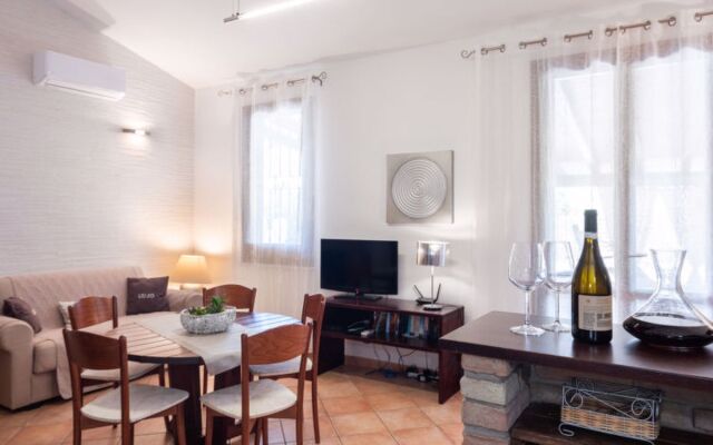 Nicole con Dependance