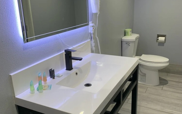 Willow Tree Inn  Suites