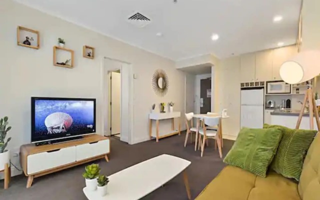 Pool, Gym And Style In The Cbd