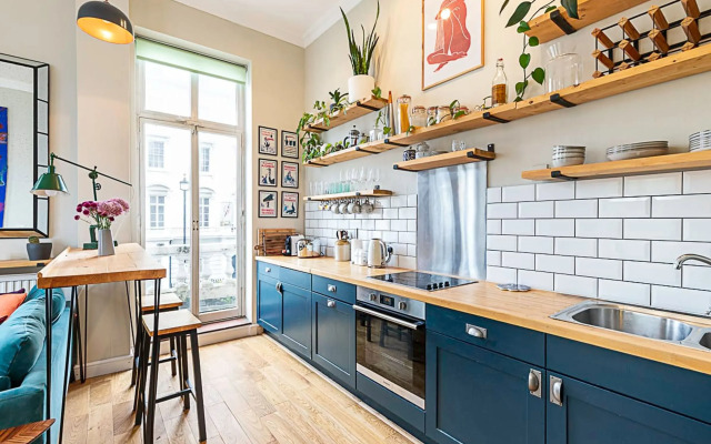 Beautiful Two Bedroom Abode Near Victoria
