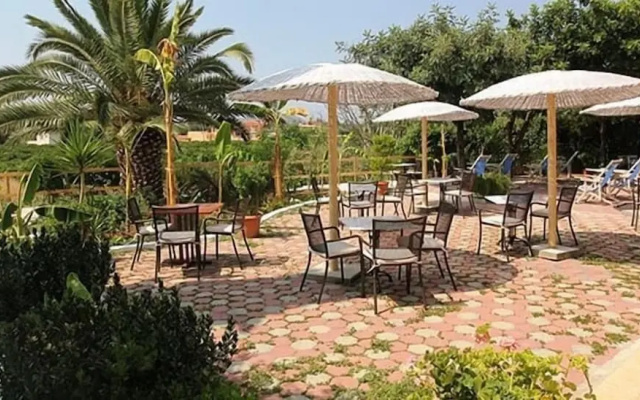 Triton Hotel & Bungalows