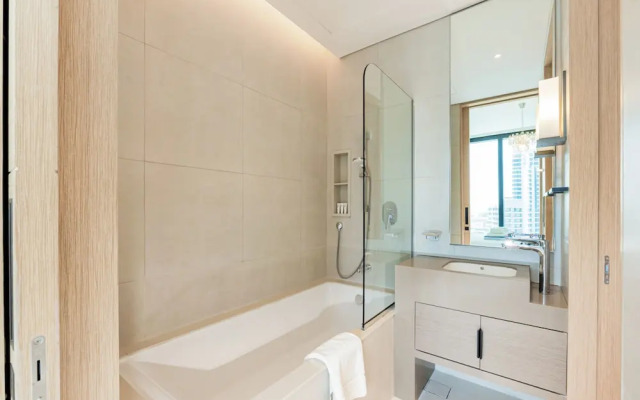 Luxury at JBR Jumeirah Gate Tower 1