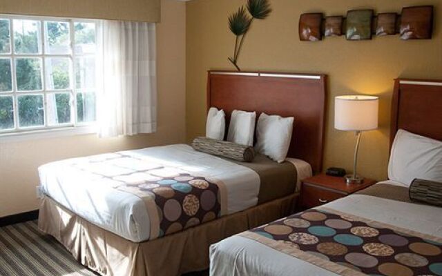 Deer Haven Inn & Suites