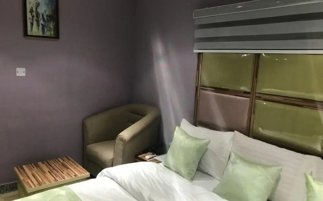 Royal Park Hotel and Suites