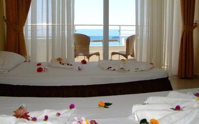 Side Beach Club Hotel