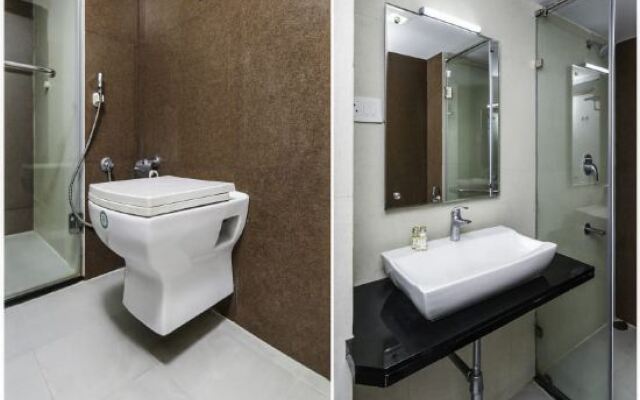 Capital O 4493 Apple Hotel