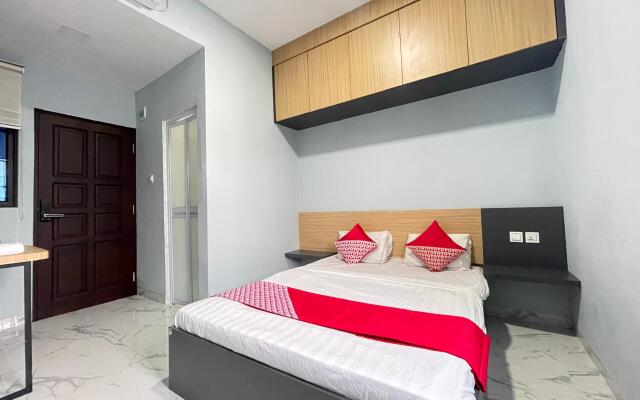 OYO 90527 Homestay 81 Baloi - A