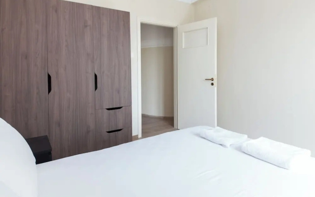 Modern Comfort 1Bd Apt with Balcony