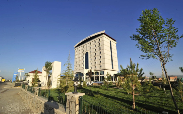 Grand Cenas Hotel