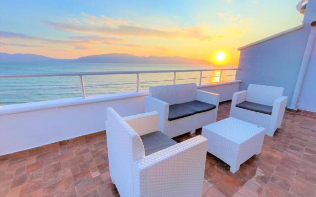 Duplex Apartment Front Sea