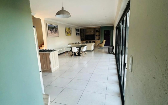 Bluewave Villa at 944 Kota