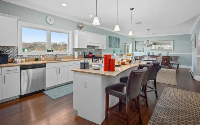 The Beacon Waterfront Inn