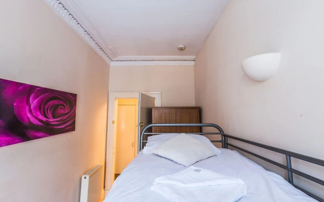 Enticing Apartment in Edinburgh near City Center