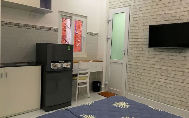 Smiley Apartment 9