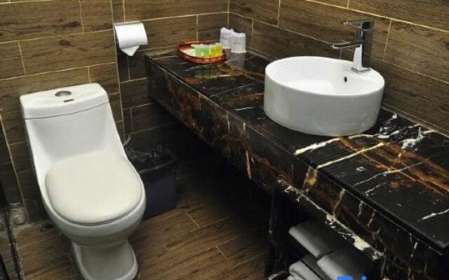 Xinyue Hotel (Shiling Leather City)