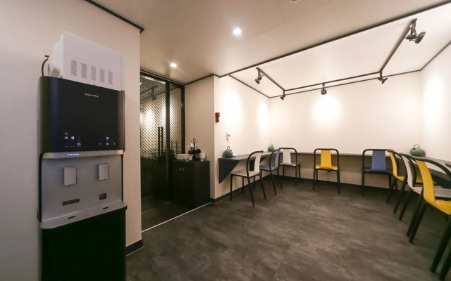 Changwon Bongok-dong Fine Avenue Hotel