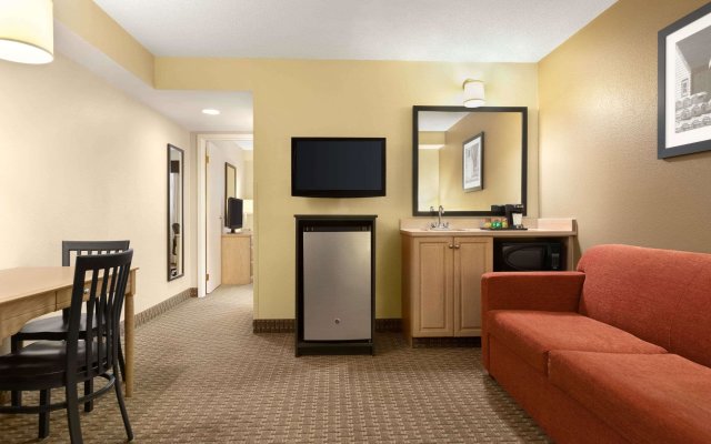 Travelodge Suites by Wyndham Moncton