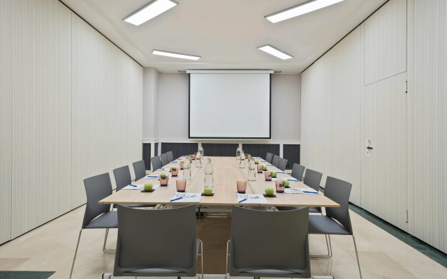 Отель INNSiDE by Melia Barcelona Apolo