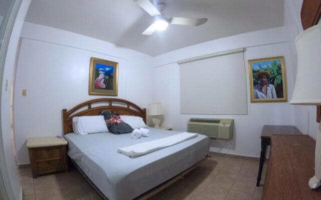 In Joyuda Beach, Apartment with Pool & Basketball Court