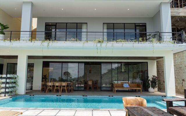 JadenHill CityView 8BR Villa Heated Pool+Movieroom