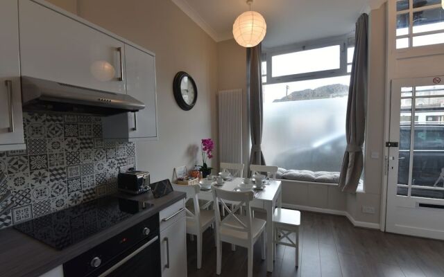 First Pleasance Luxury Apartment