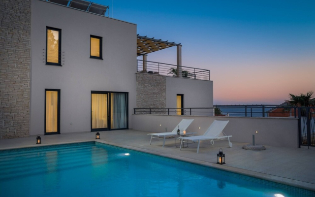 Luxury Villa Juliet with Heated Pool