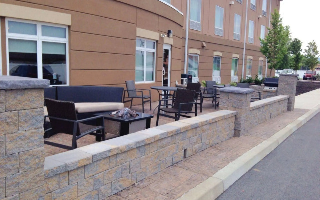 Holiday Inn Express & Suites Utica by IHG