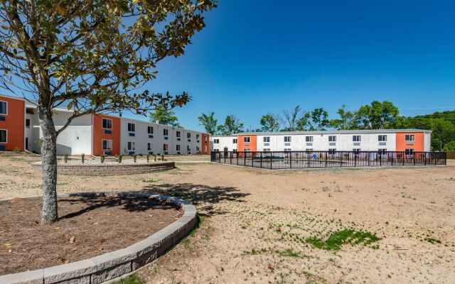 Motel 6 Cartersville - White GA