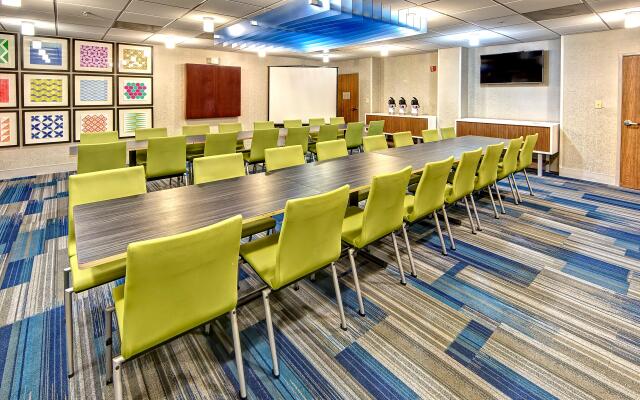 Holiday Inn Express & Suites Crossville by IHG