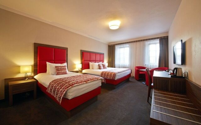 Nelly Kelly's Hotel