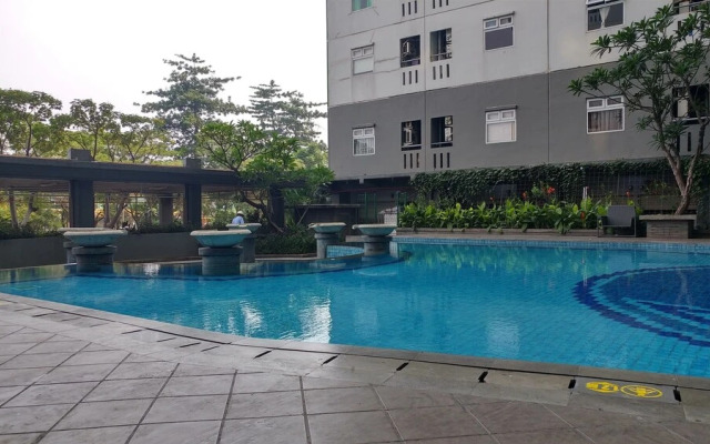 Lovely Studio Green Pramuka Apartment near Shopping Center