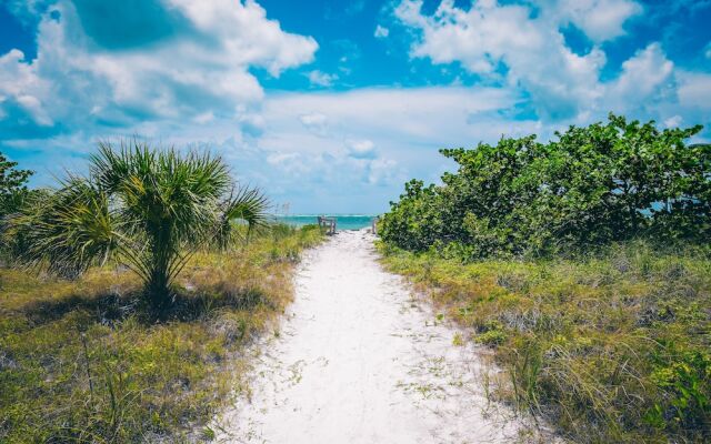 Lido Key Retreat by SKLRP