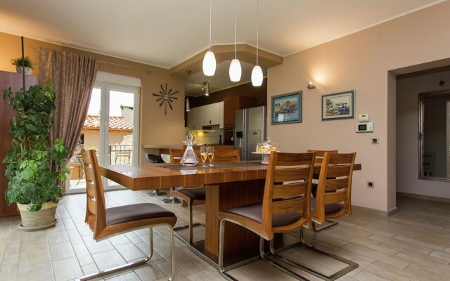 Beautiful Holiday Home in Kaštel Novi With Private Pool