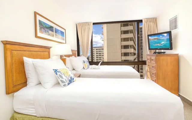 Waikiki Sunset Close to Beach with Parking