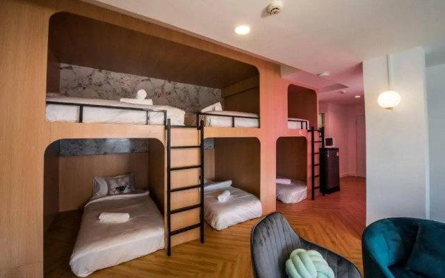 Theme Boutique Hotel