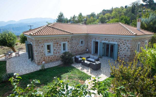 VILLA SERENIS | mountain & sea @ 1,5hr from Athens