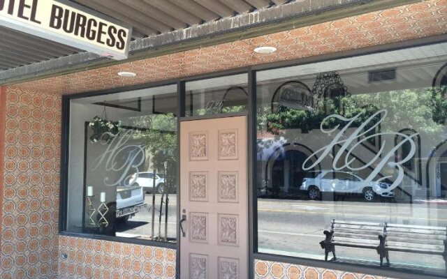 Hotel Burgess
