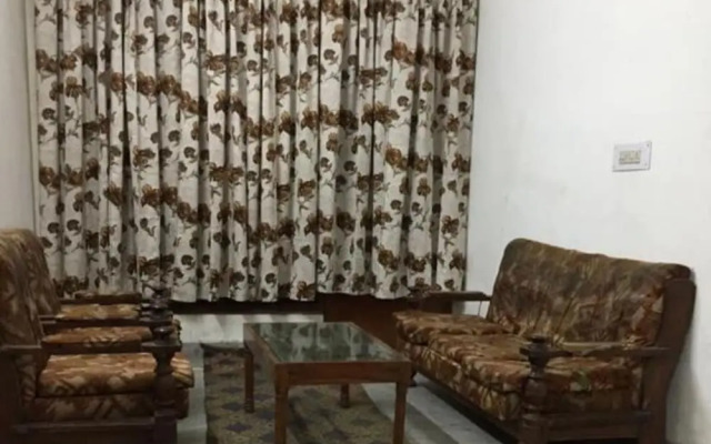 Goroomgo Nature Resort Agra