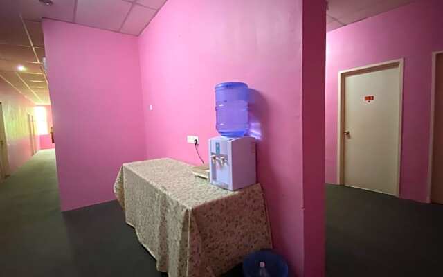 OYO 89760 Harmoni Inn Hotel