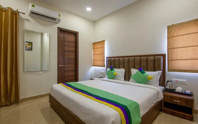 Hotel Diamond Creek Near Railway Station