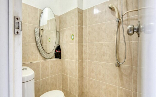 RedDoorz Apartment @ Green Bay Pluit